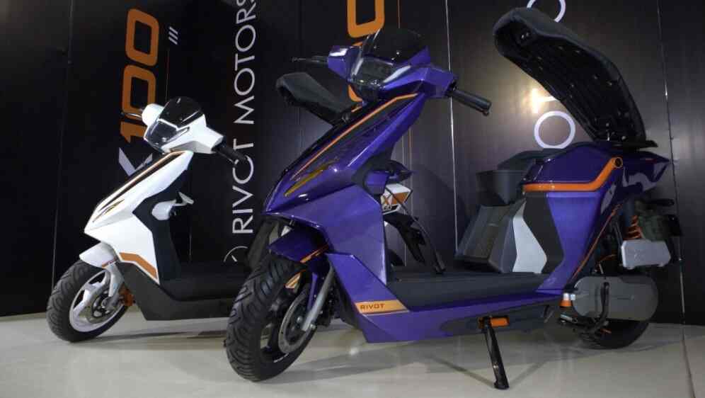 Two Rivot electric scooter standing next to each other